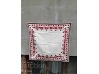 Fata de masa veche brodata, patrata