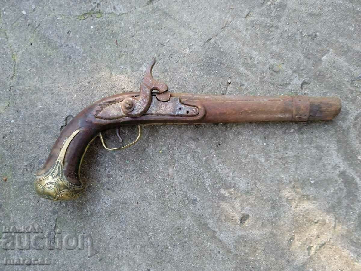 Vechi pistol capsulă. Vechi pistol capsulă.