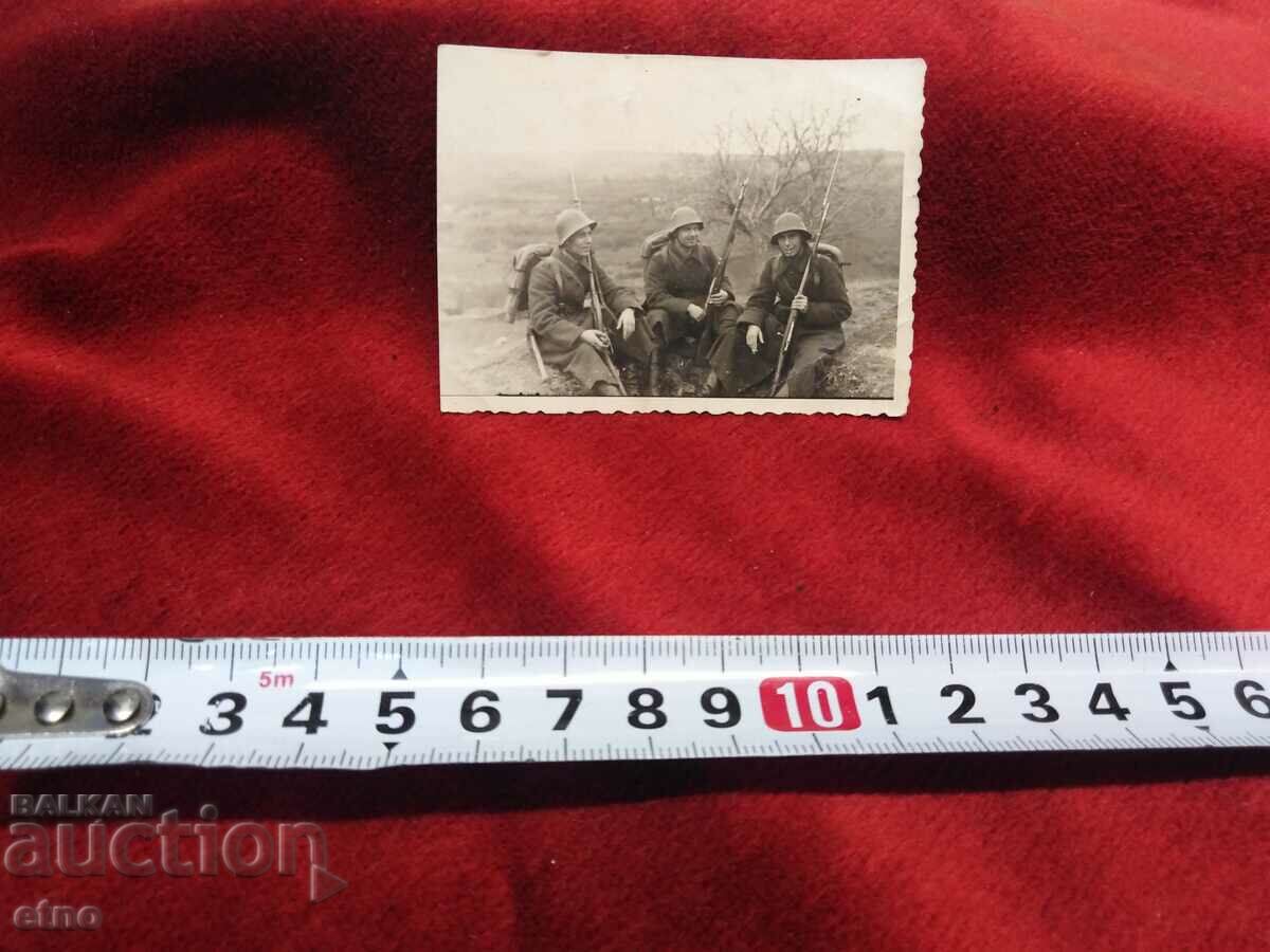 ЦАРСКА СНИМКА- войник, УНИФОРМА с цена 10.00 лв. | € 5.11 ЦАРСКА СНИМКА- войник, УНИФОРМА с цена 10.00 лв. | € 5.11