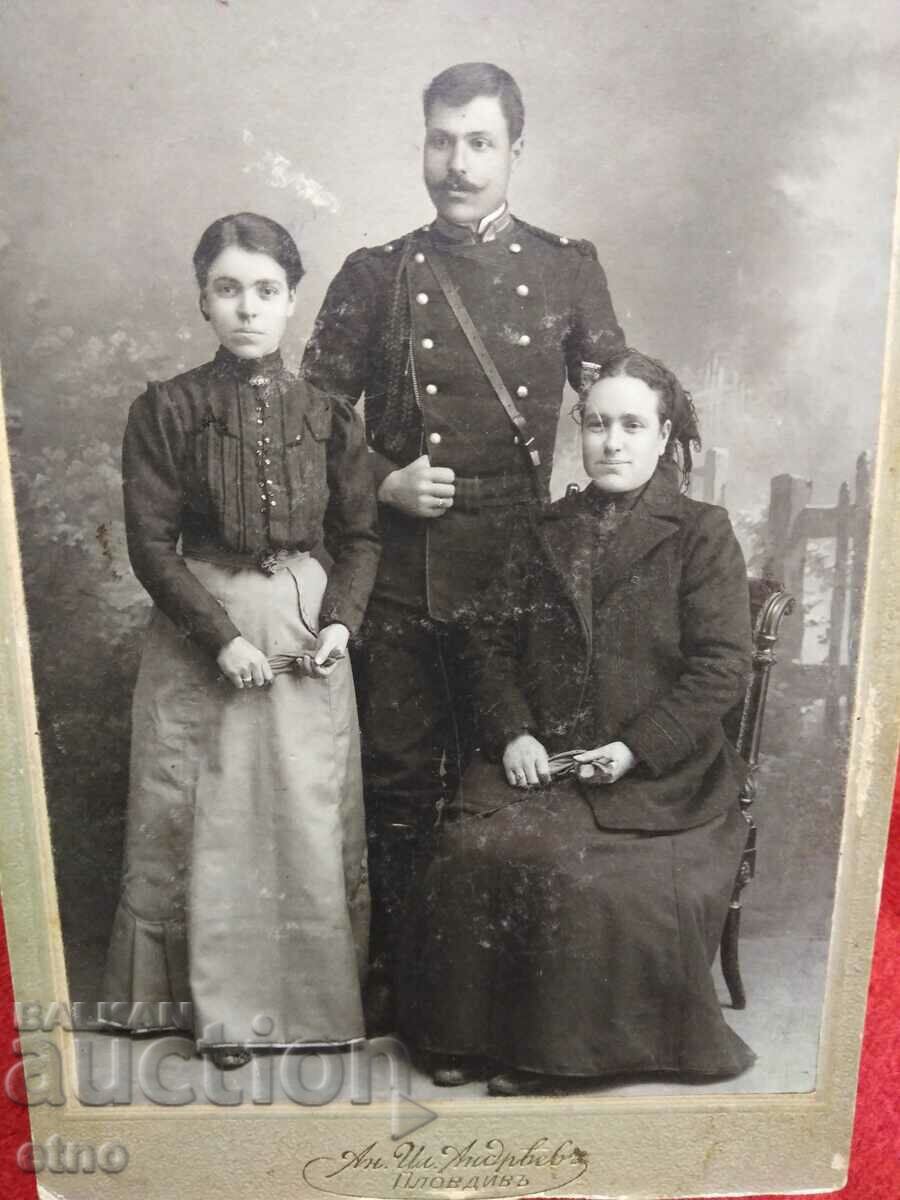 1908г,ЦАРСКА СНИМКА КАРТОН , войник, Униформа, градски дами
