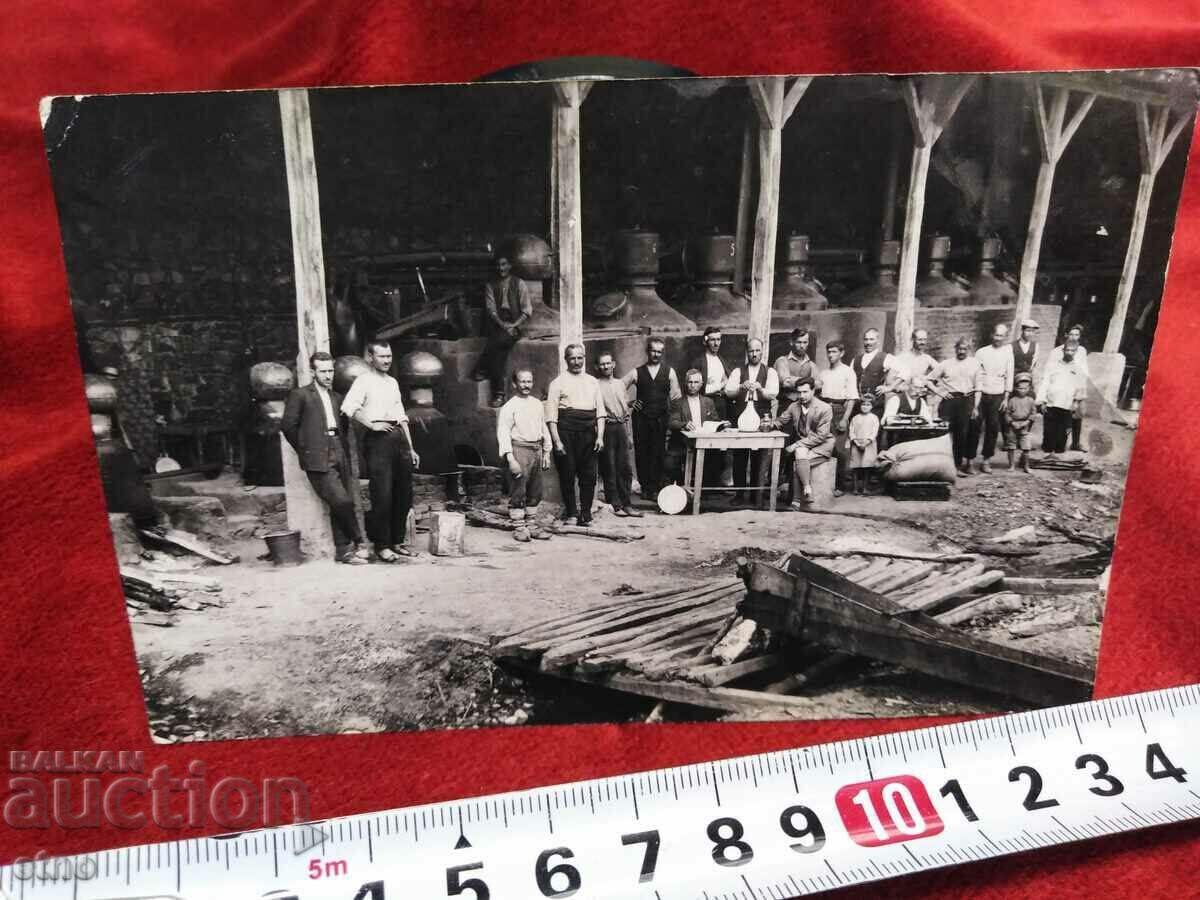 ЦАРСКА СНИМКА- РОЗОВАРНА, ФАБРИКА ЗА РОЗОВО МАСЛО с цена 65.00 лв. | € 33.23 ЦАРСКА СНИМКА- РОЗОВАРНА, ФАБРИКА ЗА РОЗОВО МАСЛО с цена 65.00 лв. | € 33.23