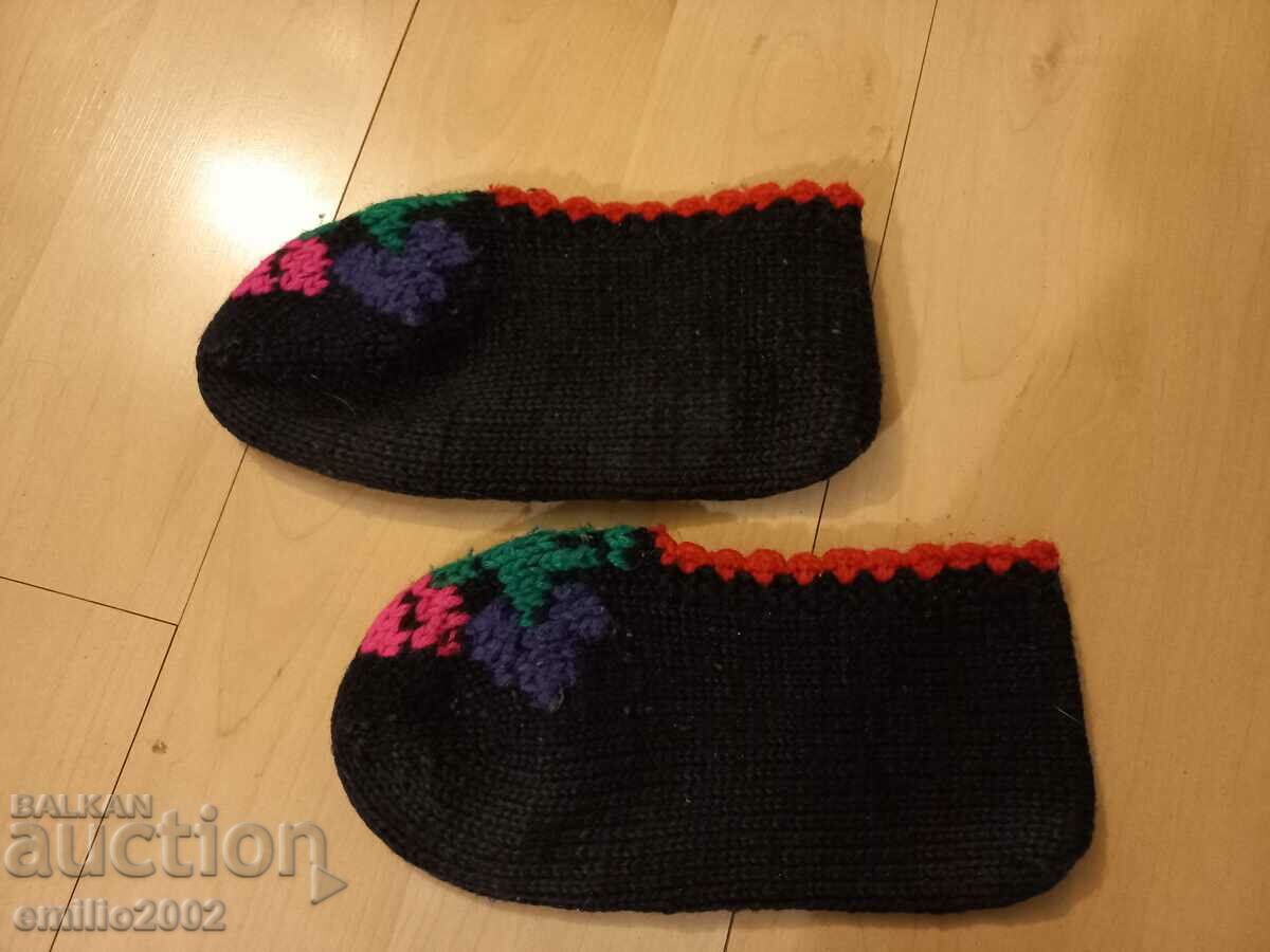 Women's slippers with price 6.00 BGN | € 3.07 Women's slippers with price 6.00 BGN | € 3.07