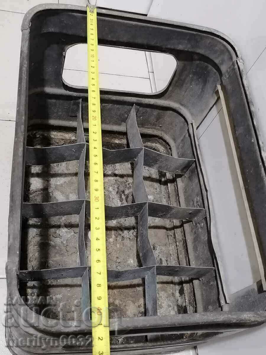 Delivery of Case for bottles of oil 50-60 years NRB cassette Delivery of Case for bottles of oil 50-60 years NRB cassette