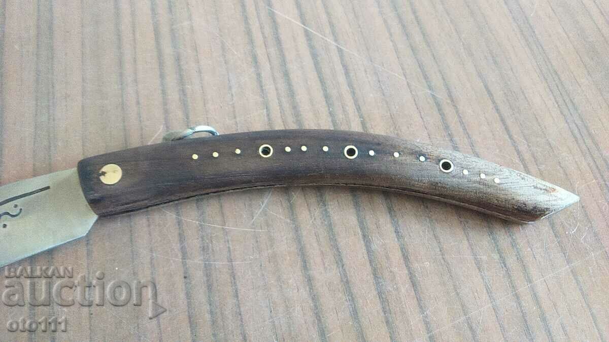 Auction  KNIFE LEG JAY PERCH