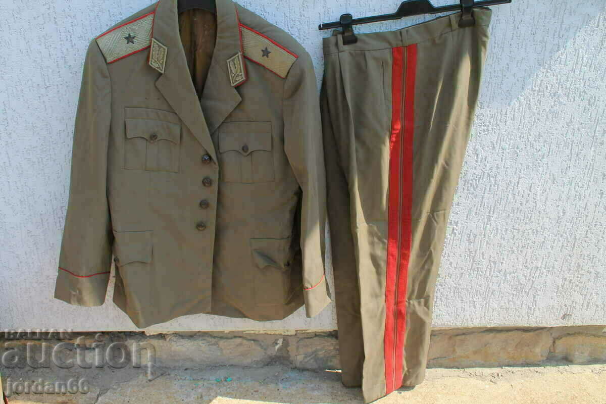 Jacheta și pantalonii generalului-maior BNA