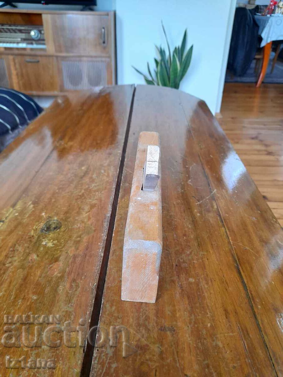 Delivery of Old carpentry grater Delivery of Old carpentry grater