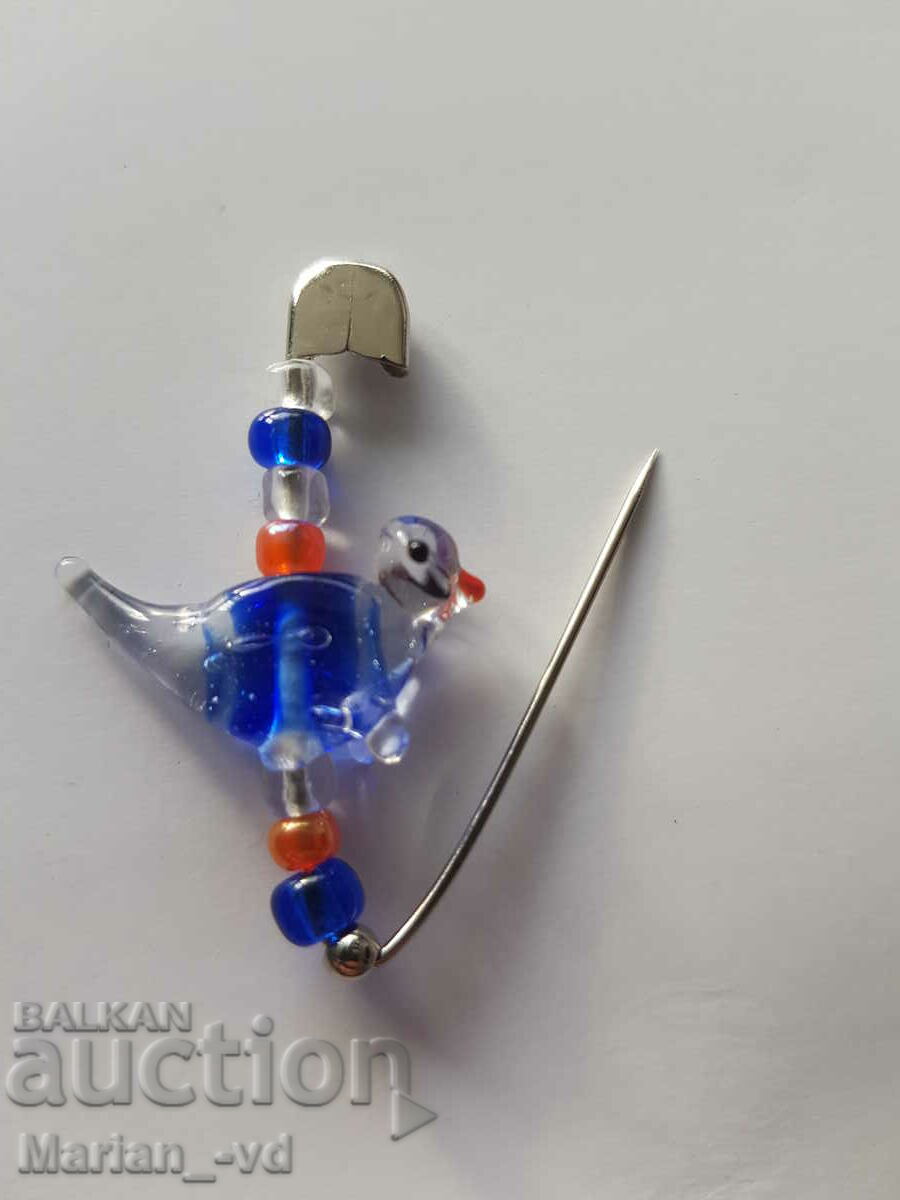 Delivery of Mini glass bird on a safety pin Delivery of Mini glass bird on a safety pin