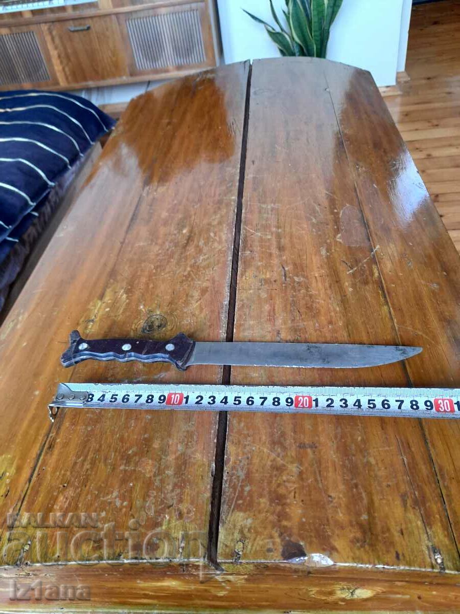An old knife with price 20.00 BGN | € 10.23