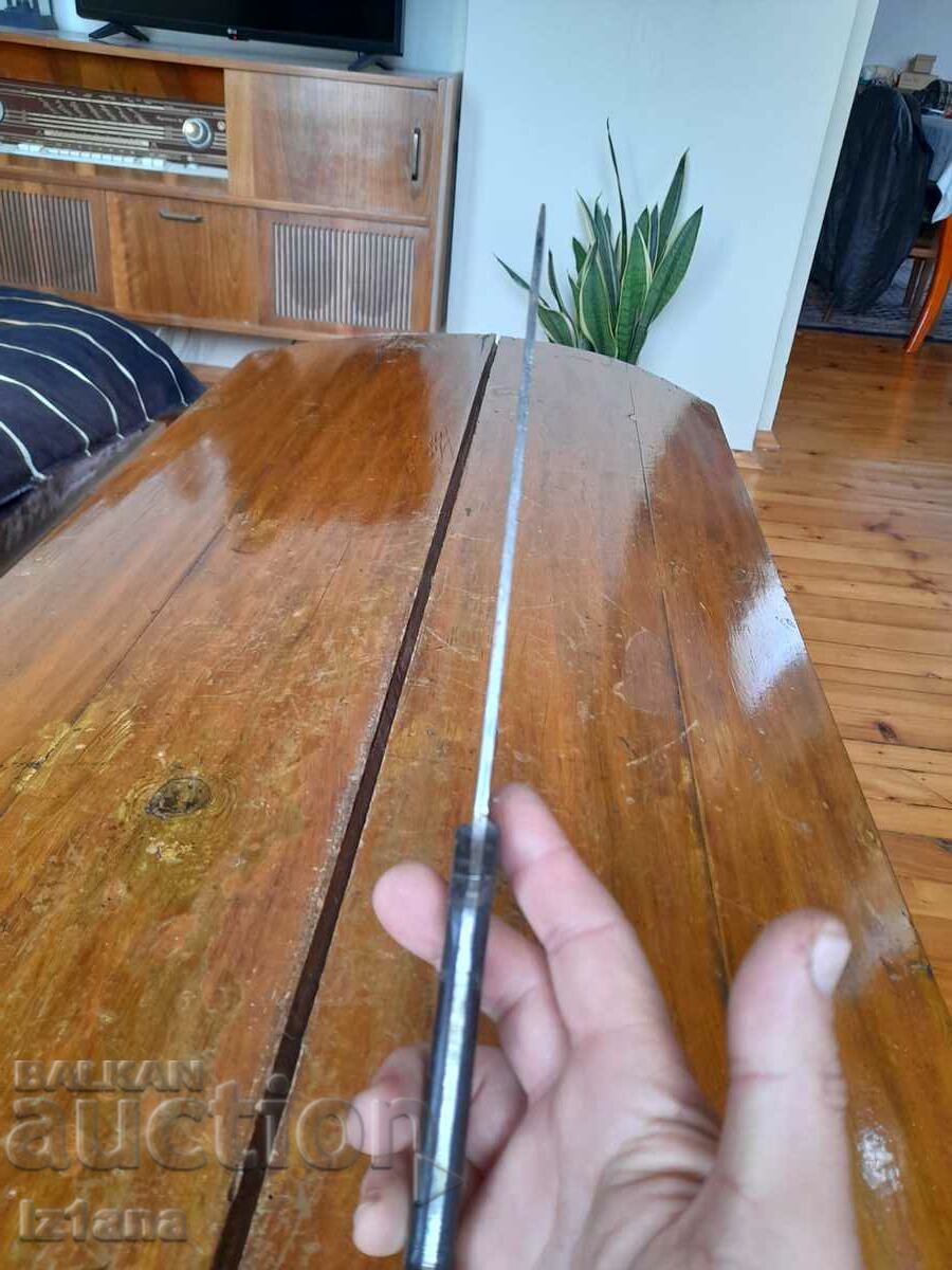 Delivery of An old knife