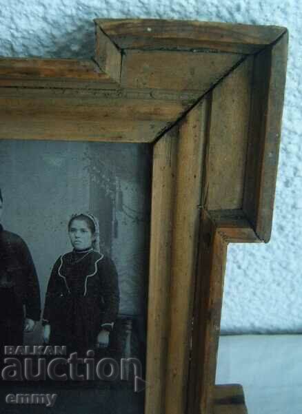 Auction Family photo in a wooden frame, glass Auction Family photo in a wooden frame, glass