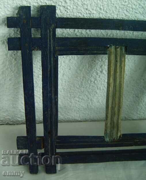 Rama veche din lemn pentru doua poze, rama dubla cu preț 15.00 BGN | € 7.67