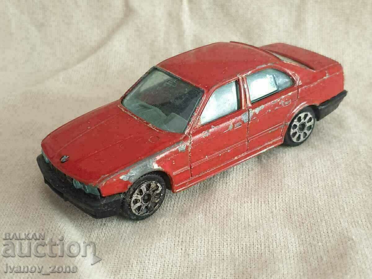 Delivery of BMW 535i 1/43 trolley – Burago Italy. Delivery of BMW 535i 1/43 trolley – Burago Italy.