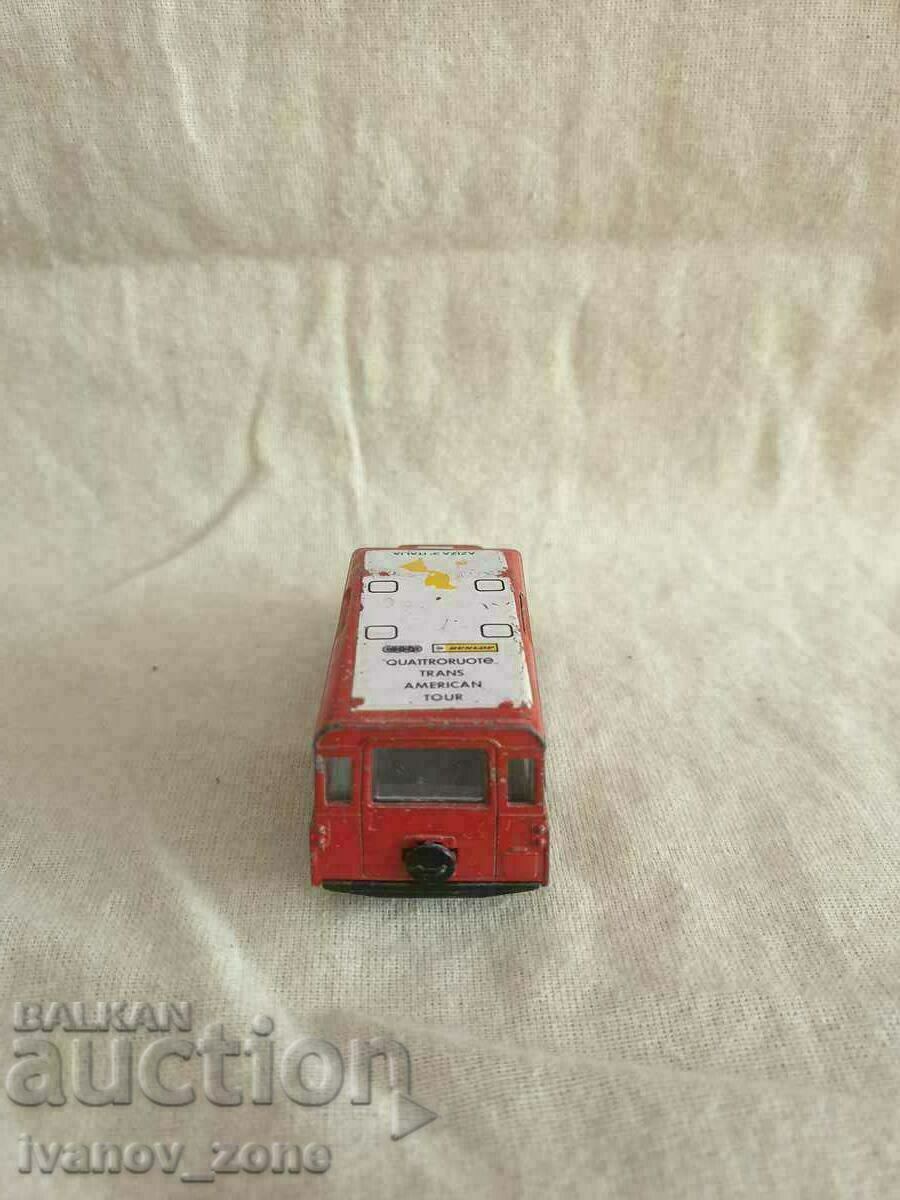 Auction Land Rover 1/47 toy car – Burago Italy. Auction Land Rover 1/47 toy car – Burago Italy.