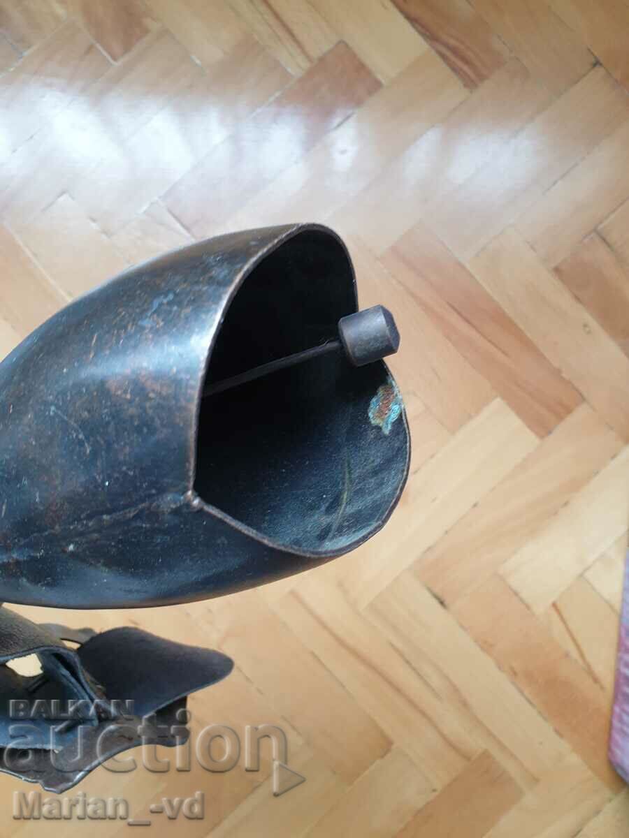 Δημοπρασία Κουδούνι. Ενα αγόρι. Τσαν Μπελ Δημοπρασία Κουδούνι. Ενα αγόρι. Τσαν Μπελ