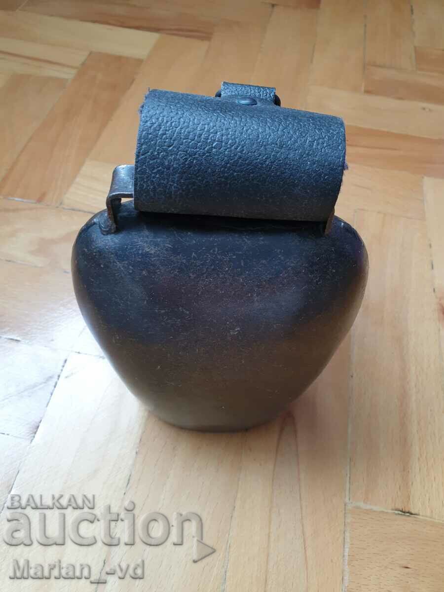 Παράδοση Κουδούνι. Ενα αγόρι. Τσαν Μπελ Παράδοση Κουδούνι. Ενα αγόρι. Τσαν Μπελ