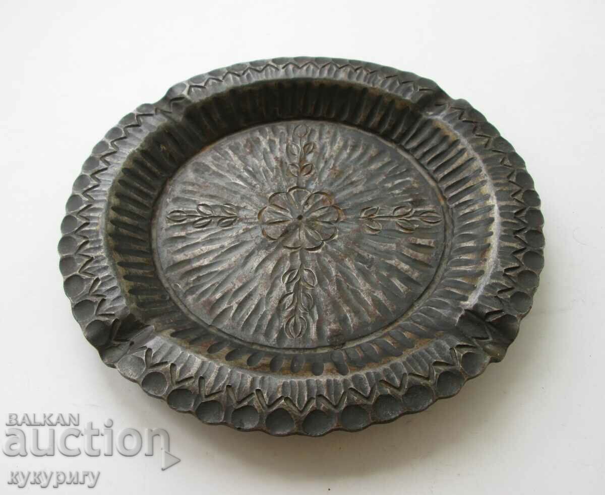 Scrumieră veche frumoasă din fier forjat cu decor floral - 6