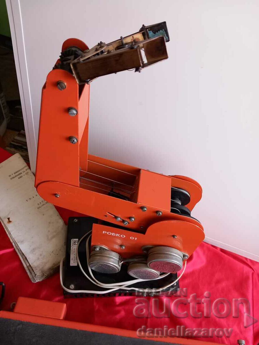 Delivery of ROBKO 01 and Transporter TR-1, for Computer Pravets 8