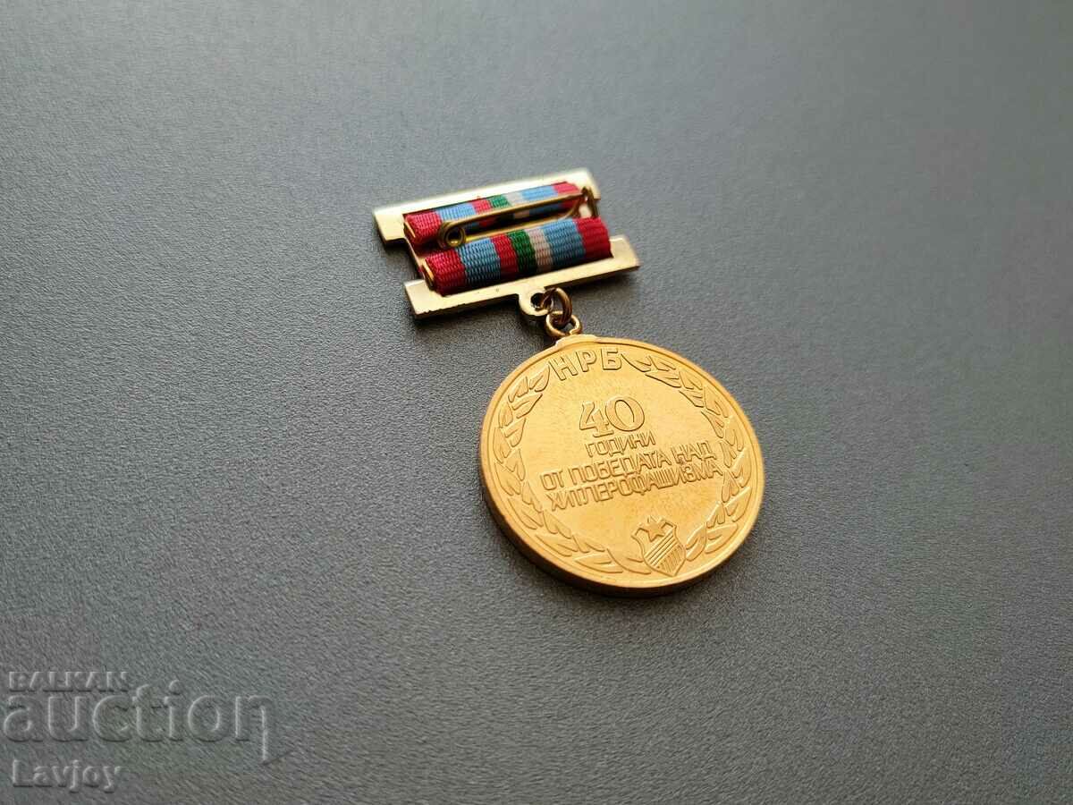 Delivery of Medal 9 MAY 1945-85 40 YEARS OF THE VICTORY OF FASCISM Delivery of Medal 9 MAY 1945-85 40 YEARS OF THE VICTORY OF FASCISM