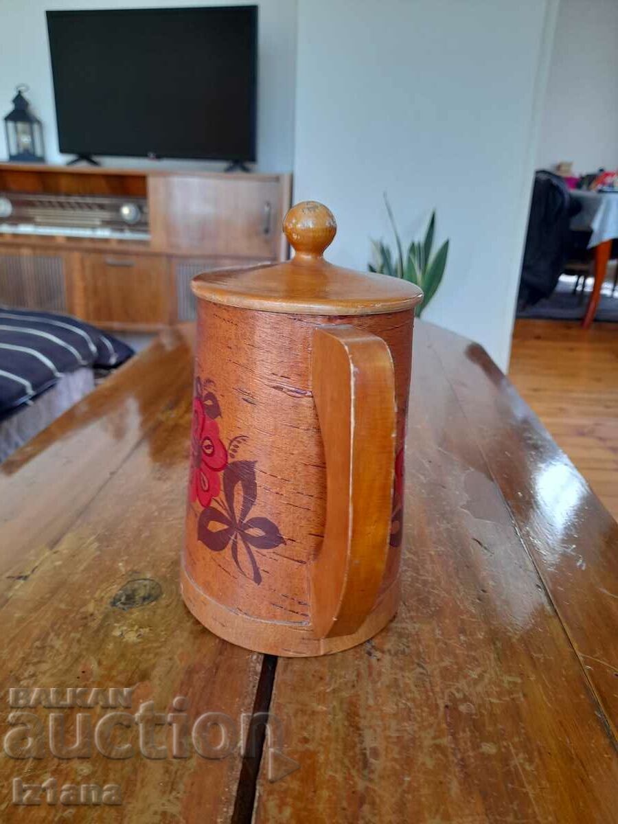 Livrarea ulcior veche de lemn Livrarea ulcior veche de lemn