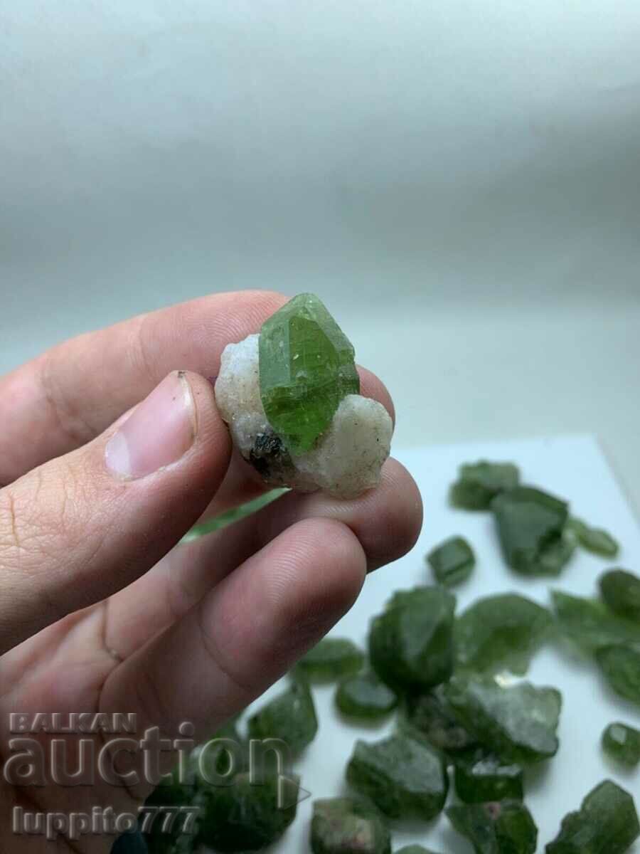 φυσική διοψίδη 243 γραμμάρια παρτίδα 30 τεμάχια + ποιότητα όψεως - 5 φυσική διοψίδη 243 γραμμάρια παρτίδα 30 τεμάχια + ποιότητα όψεως - 5