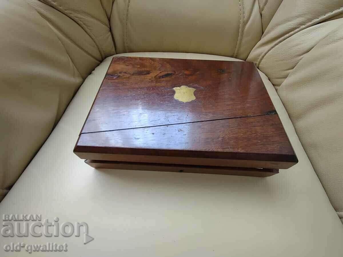 Auction Attractive FORKS and KNIVES, real MOTHER OF PEARL, stamps Auction Attractive FORKS and KNIVES, real MOTHER OF PEARL, stamps