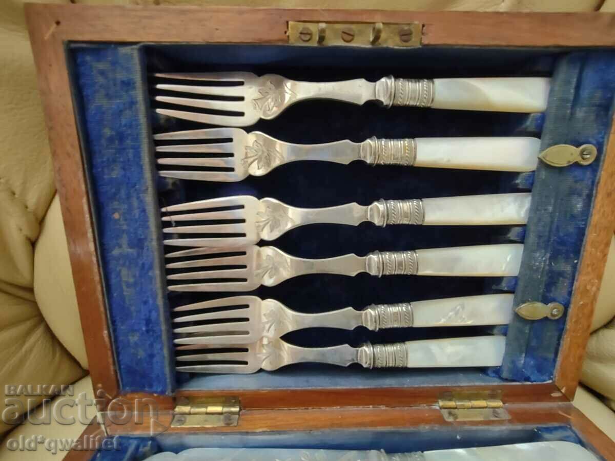 Delivery of Attractive FORKS and KNIVES, real MOTHER OF PEARL, stamps Delivery of Attractive FORKS and KNIVES, real MOTHER OF PEARL, stamps