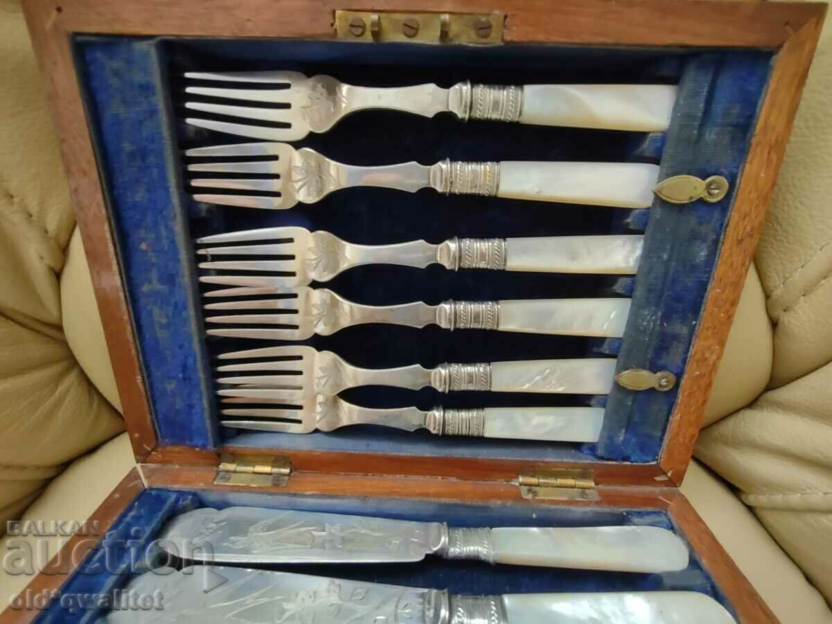 Attractive FORKS and KNIVES, real MOTHER OF PEARL, stamps - 5 Attractive FORKS and KNIVES, real MOTHER OF PEARL, stamps - 5