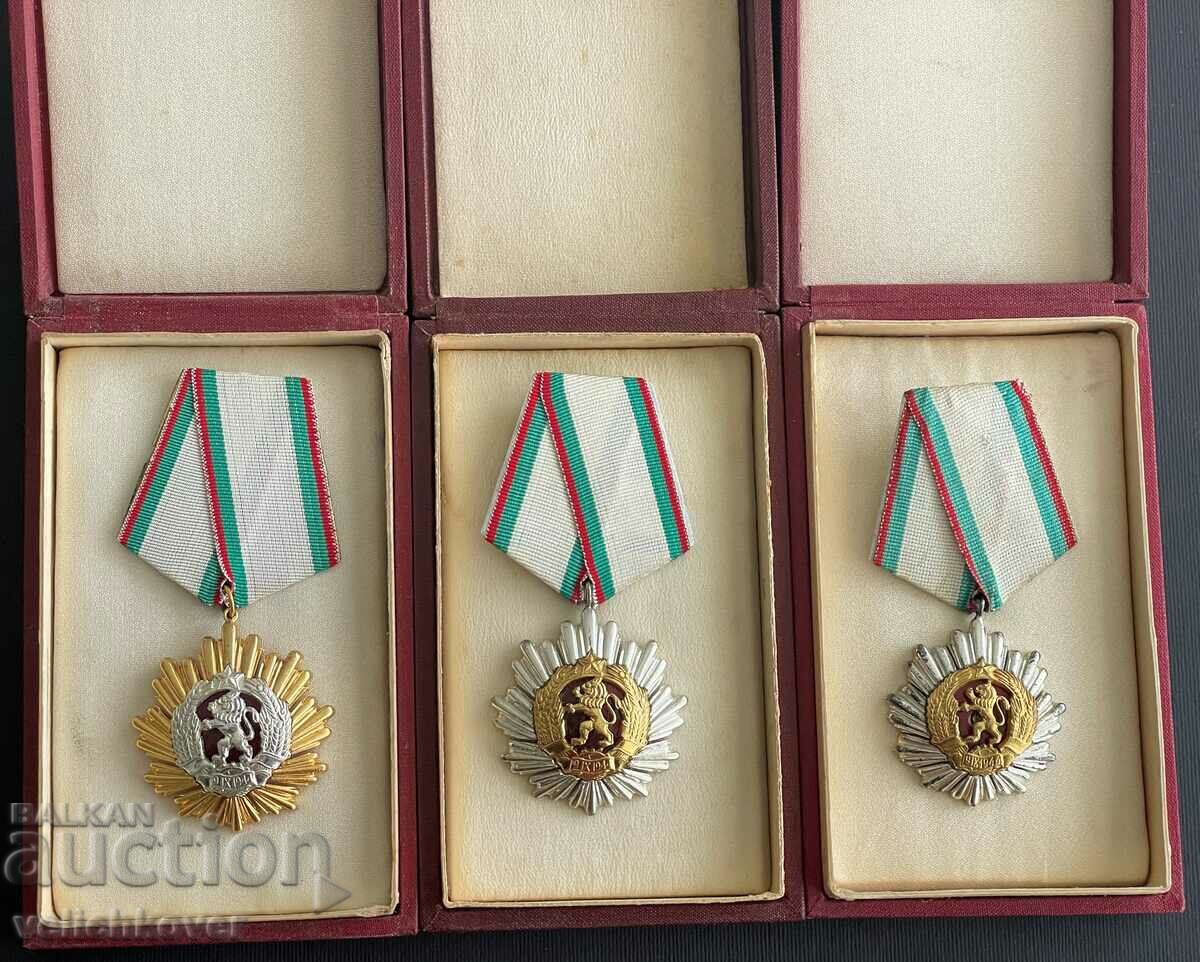 34645 Bulgaria Ordinul BNR gradul 1-2-3 prima emisiune stemă veche cu preț 180.00 BGN | € 92.03 34645 Bulgaria Ordinul BNR gradul 1-2-3 prima emisiune stemă veche cu preț 180.00 BGN | € 92.03