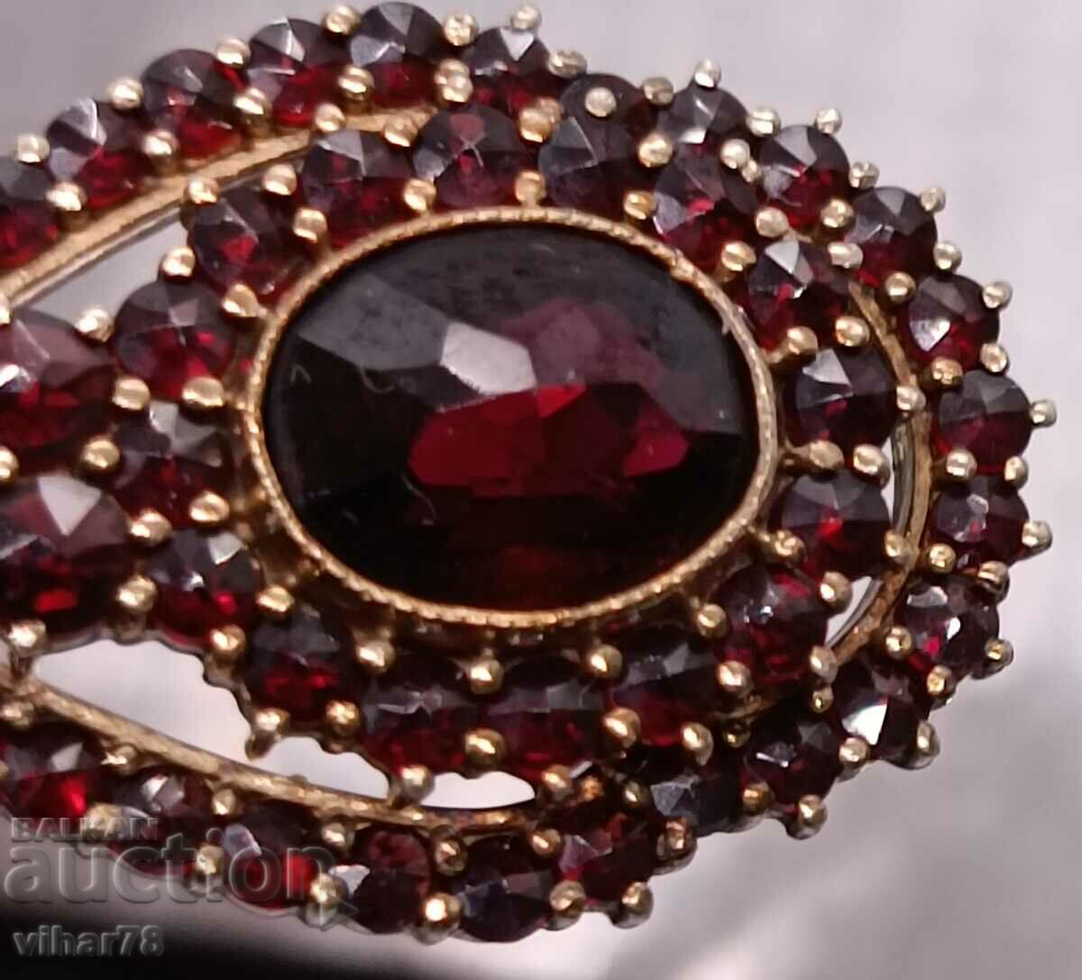 Beautiful silver pendant with garnet with price 279.99 BGN | € 143.16 Beautiful silver pendant with garnet with price 279.99 BGN | € 143.16