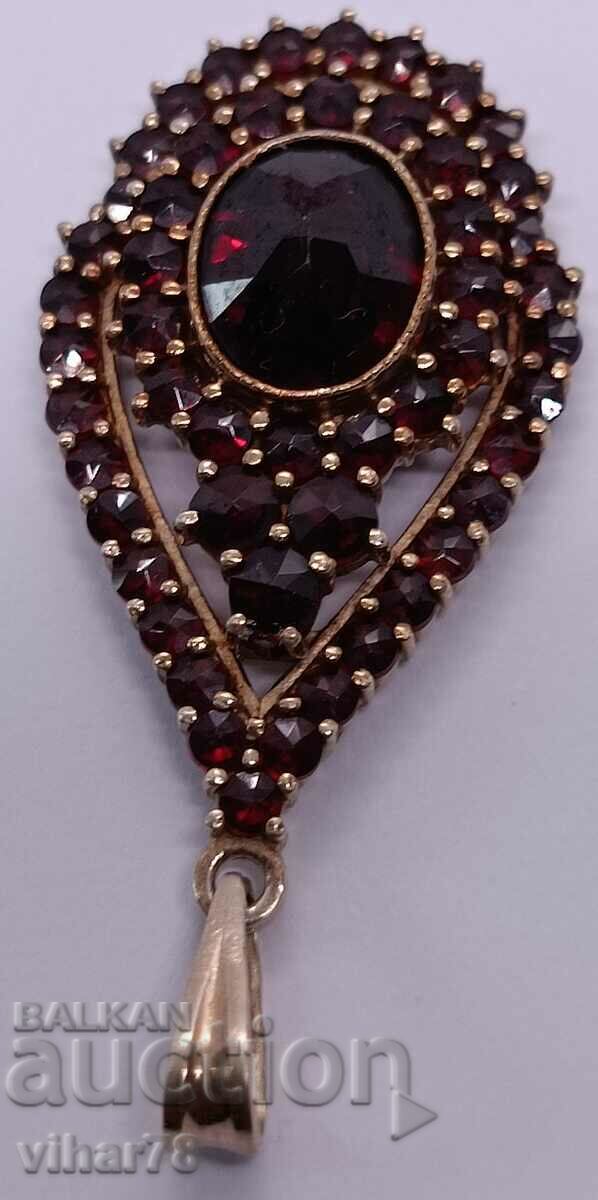 Delivery of Beautiful silver pendant with garnet Delivery of Beautiful silver pendant with garnet