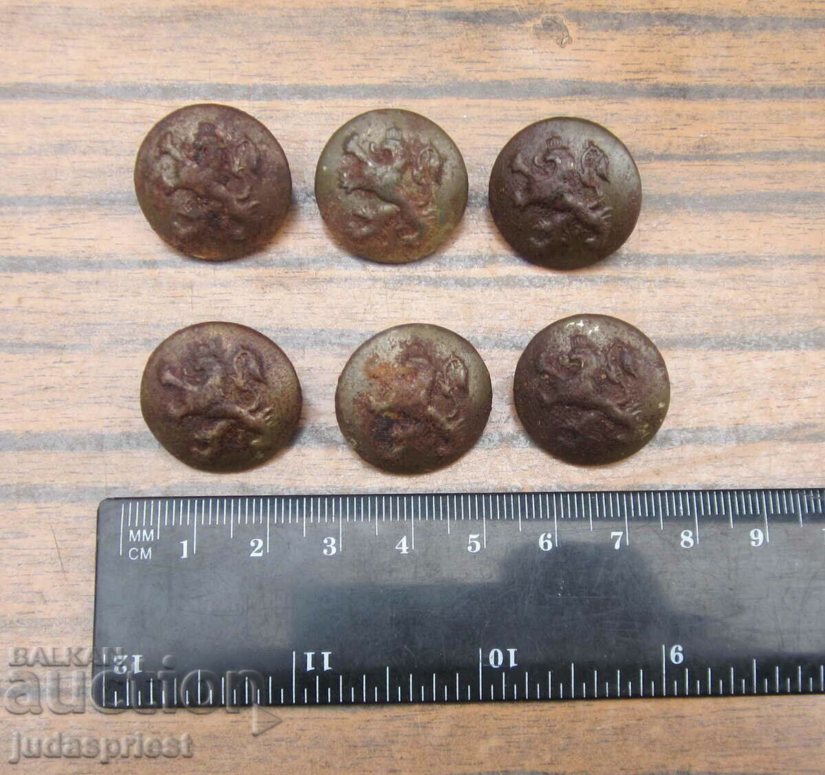 Delivery of Kingdom of Bulgaria military buttons for the Bulgarian Royal Jacket