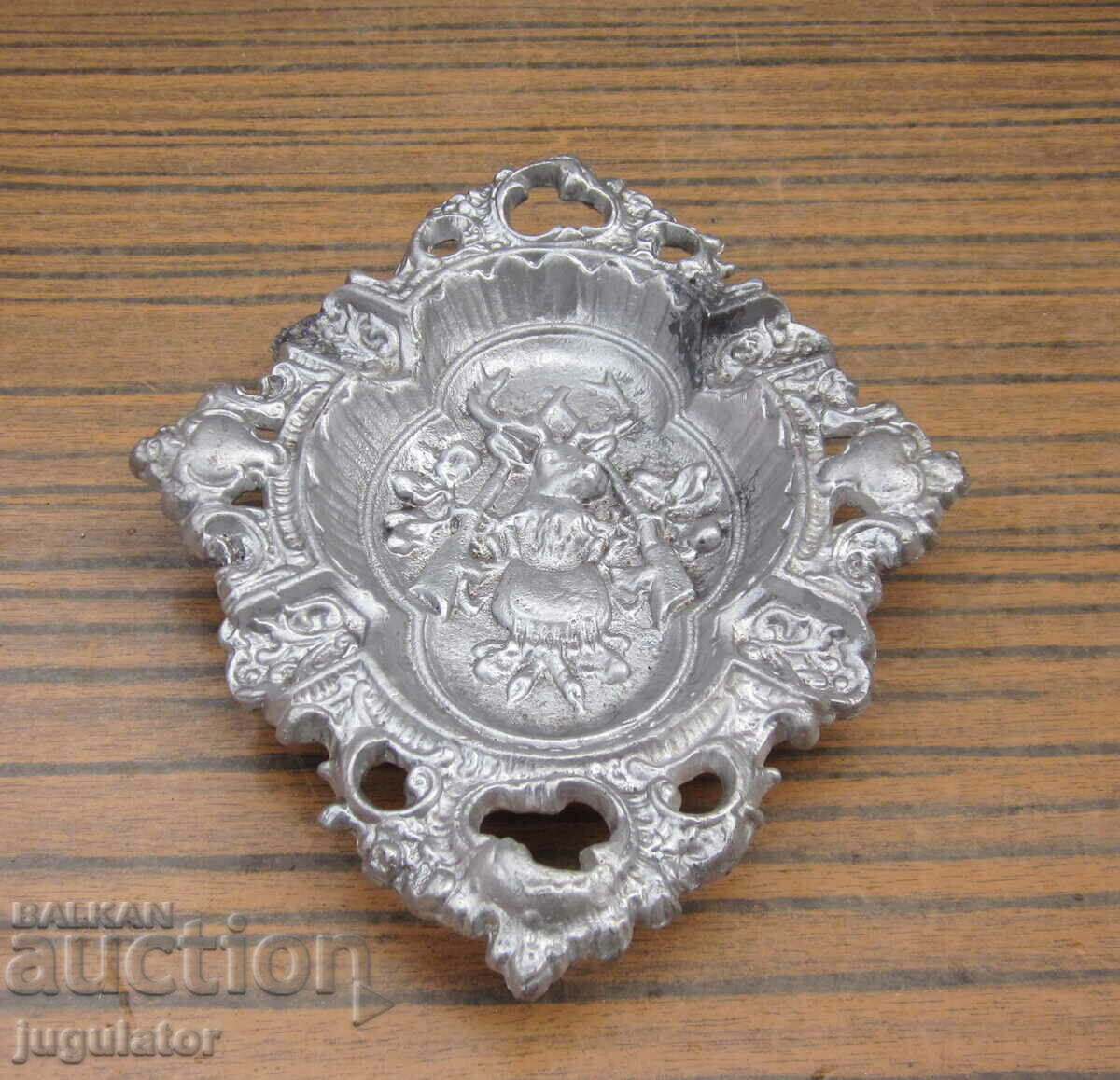 Auction old metal hunting ashtray hunting themed deer rifles Auction old metal hunting ashtray hunting themed deer rifles