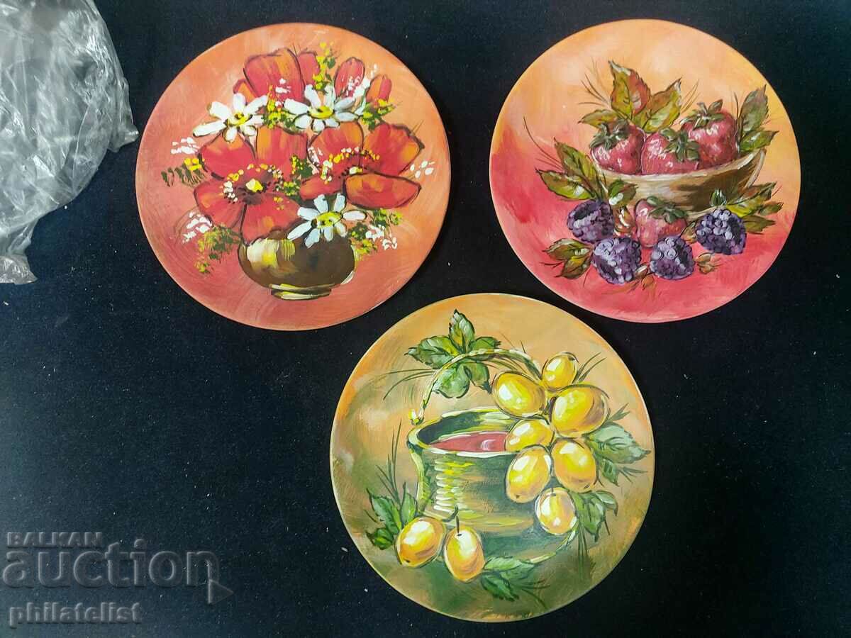 3 pieces - Painted plates - Set!
