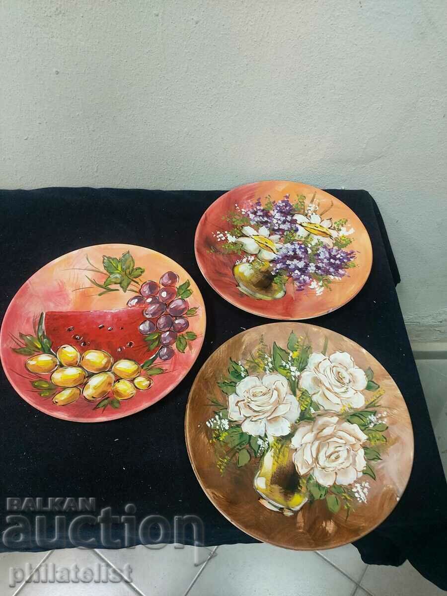 7 pieces - Painted plates - Set with price 84.00 BGN | € 42.95 7 pieces - Painted plates - Set with price 84.00 BGN | € 42.95