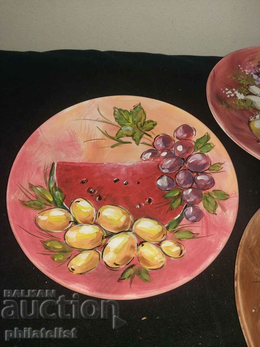 Auction 7 pieces - Painted plates - Set Auction 7 pieces - Painted plates - Set