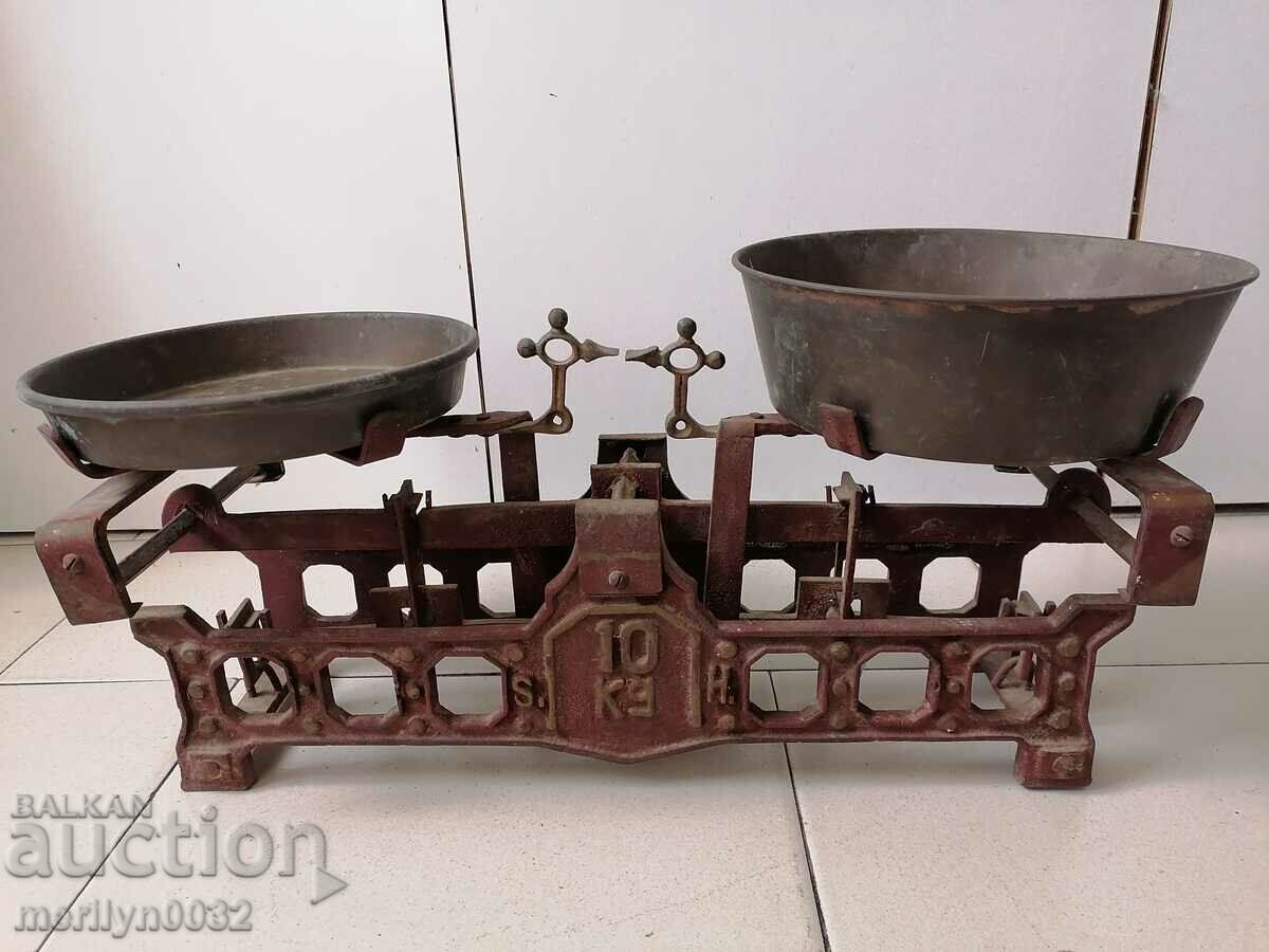 Auction  Old Viennese Scale Embossed Cast Iron Weighing Weight