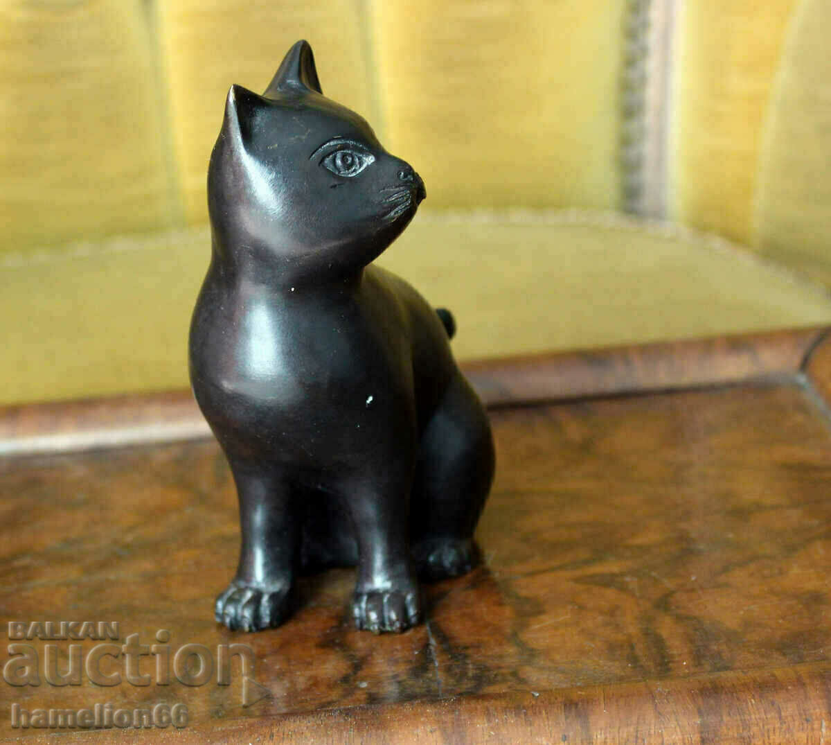 Old bronze sculpture, kitten, patina with price 132.00 BGN | € 67.49 Old bronze sculpture, kitten, patina with price 132.00 BGN | € 67.49