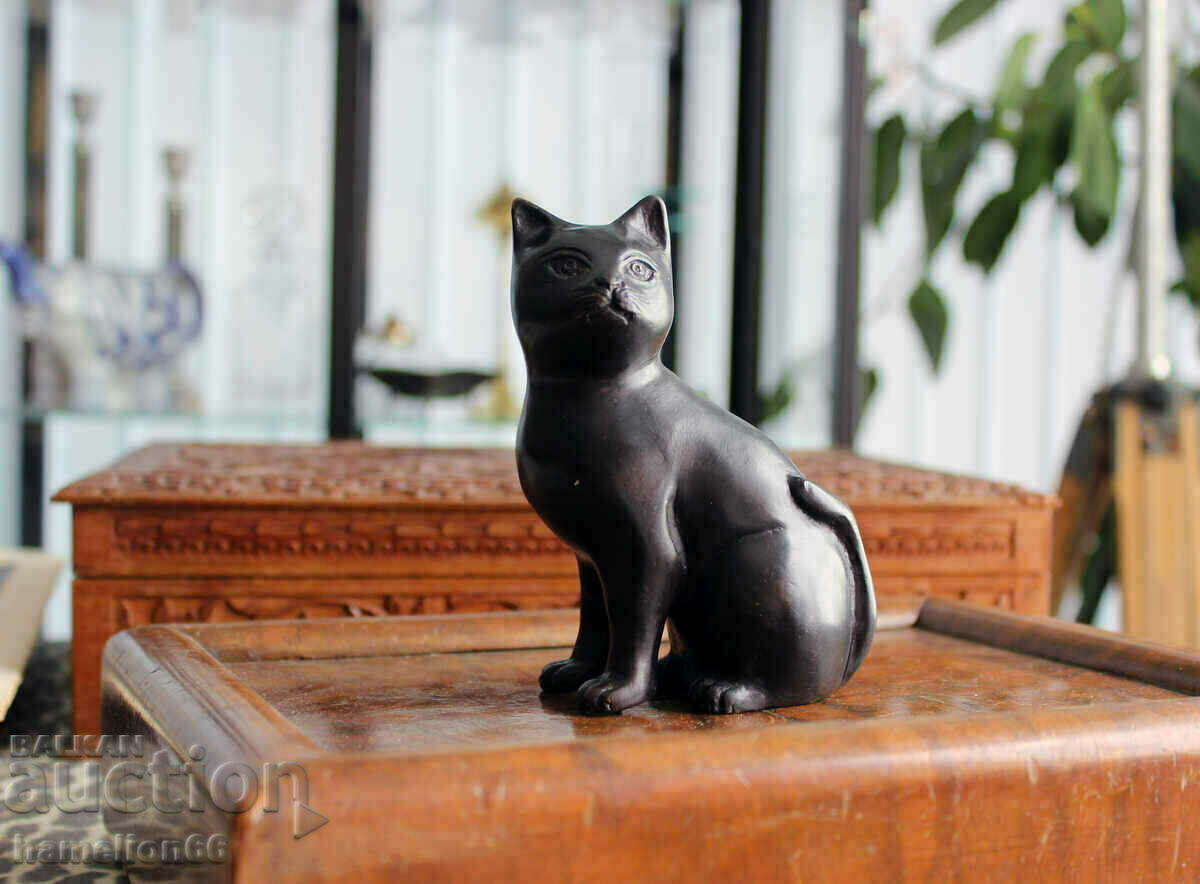Стара бронзова скулптура ,котенце,патина