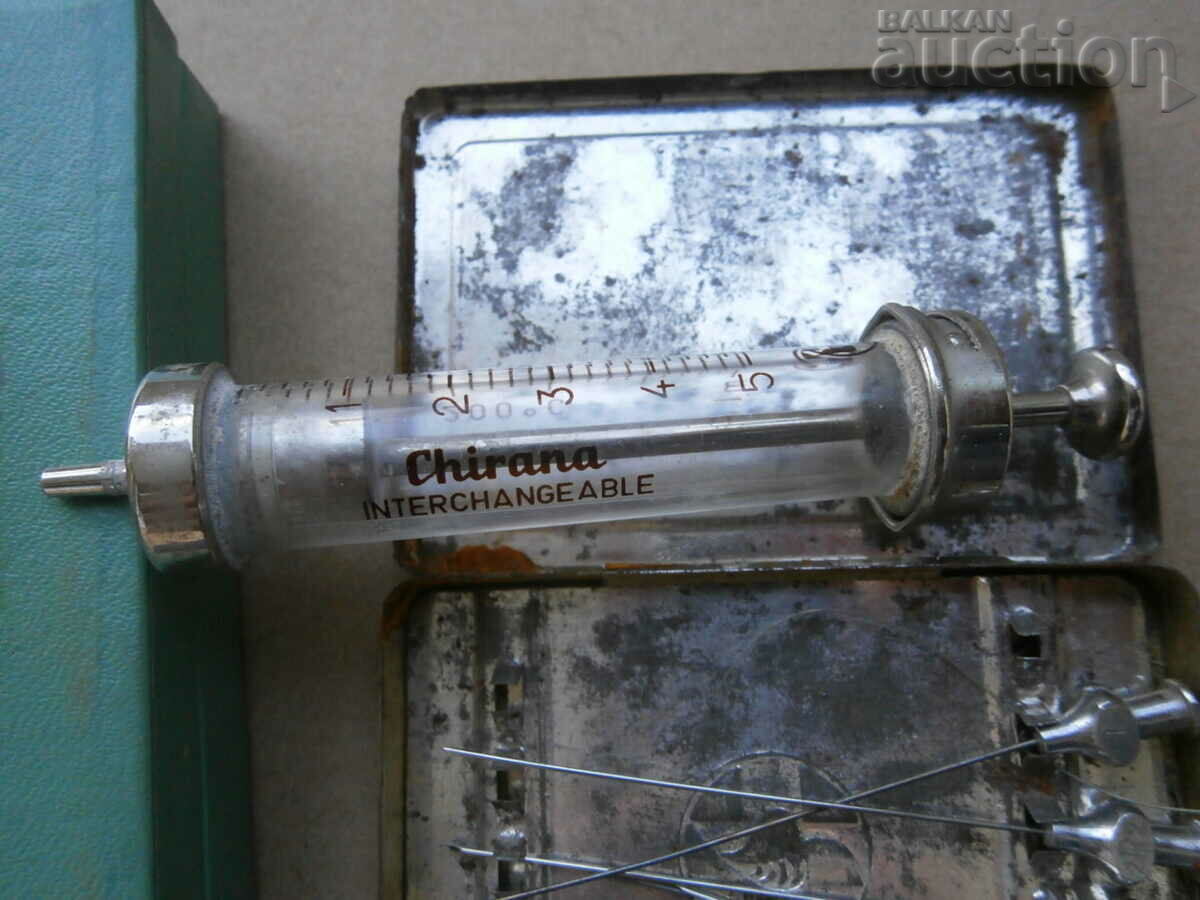 Auction antique syringe with needles lot Auction antique syringe with needles lot