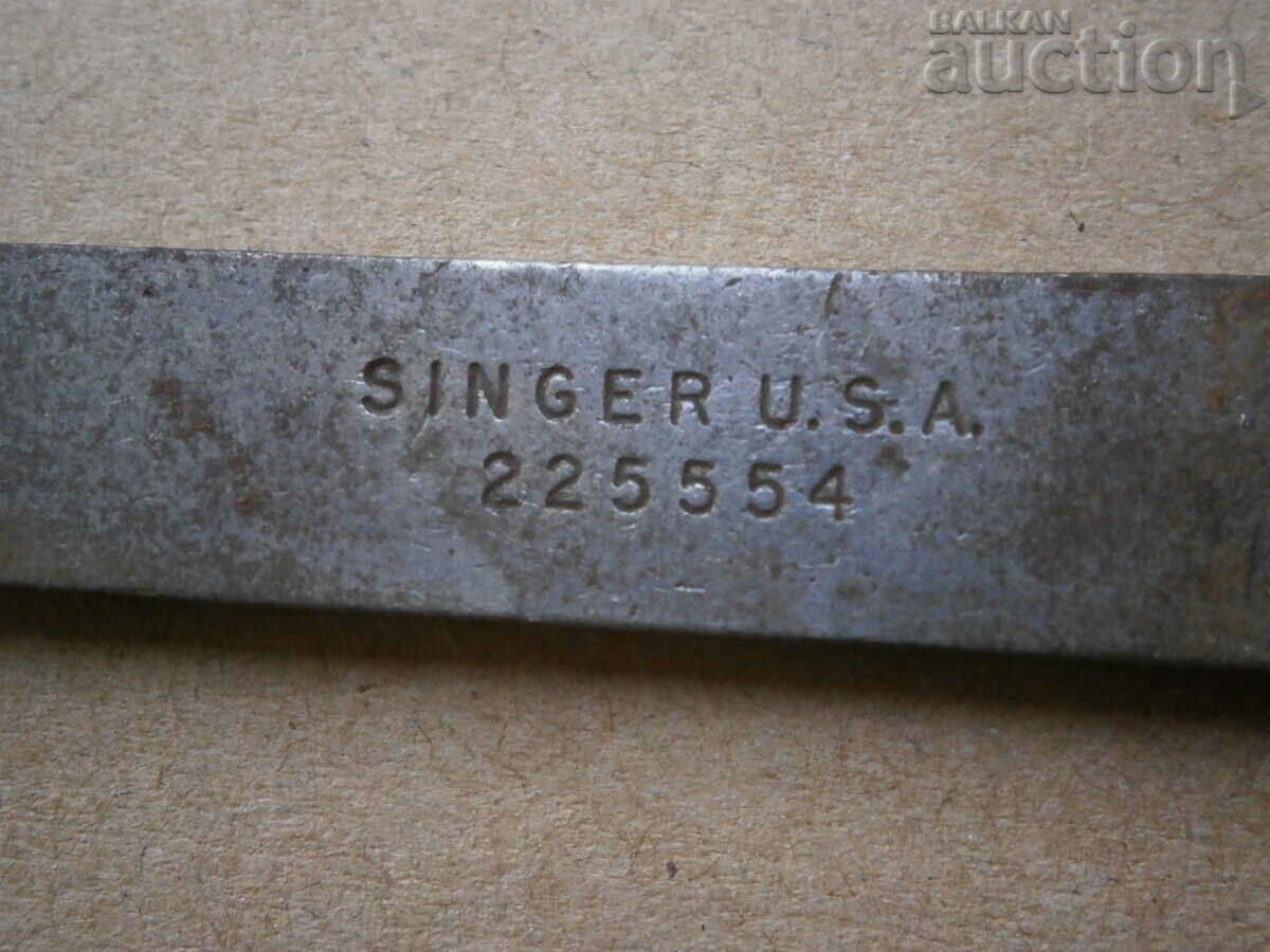 Delivery of SINGER USA vintage small keys key lot Delivery of SINGER USA vintage small keys key lot