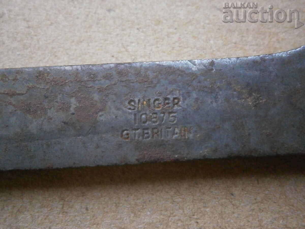 SINGER USA vintage small keys key lot - 5 SINGER USA vintage small keys key lot - 5