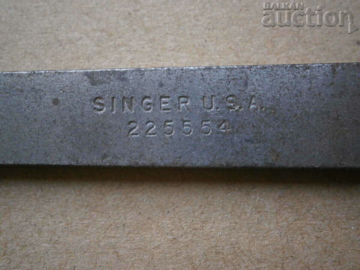 SINGER USA vintage small keys key lot - 6 SINGER USA vintage small keys key lot - 6