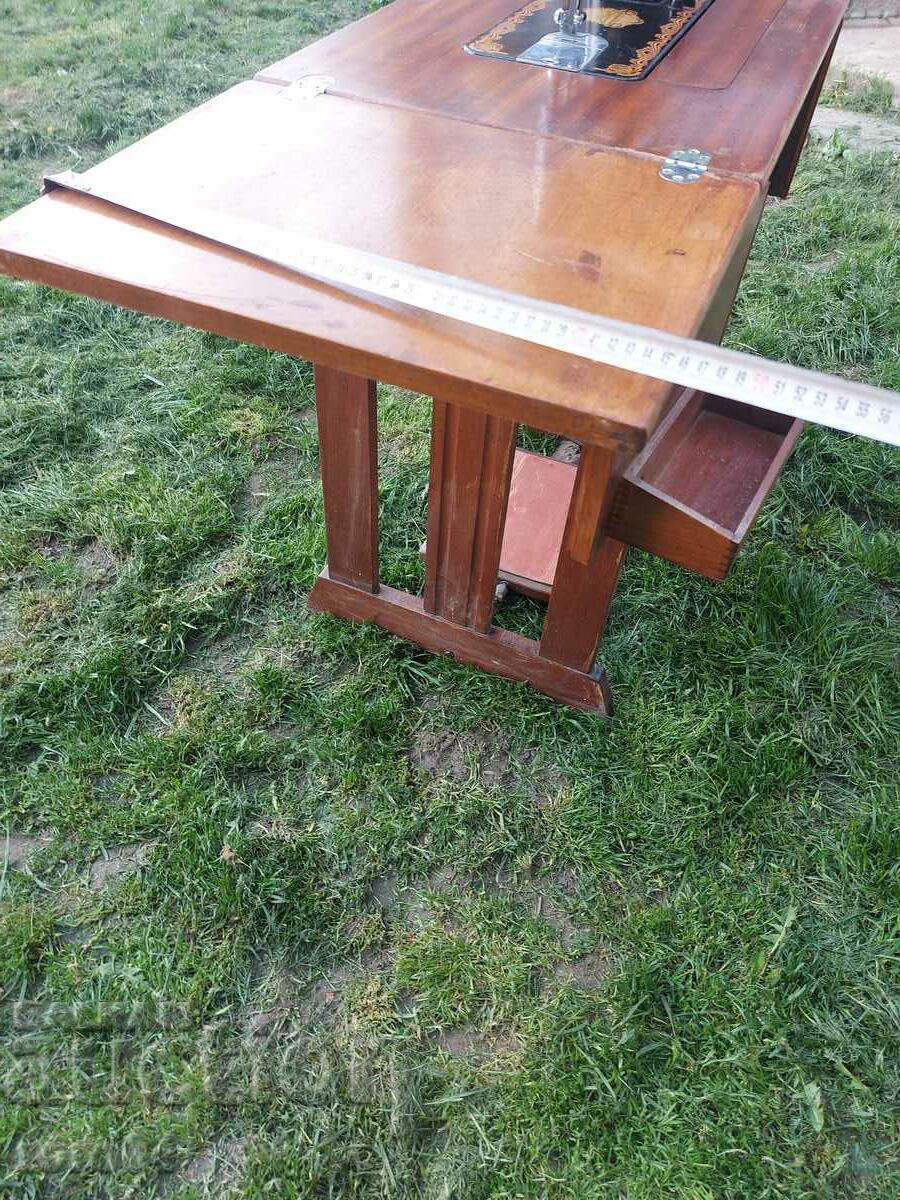 Auction SEWING MACHINE - WORKING Auction SEWING MACHINE - WORKING