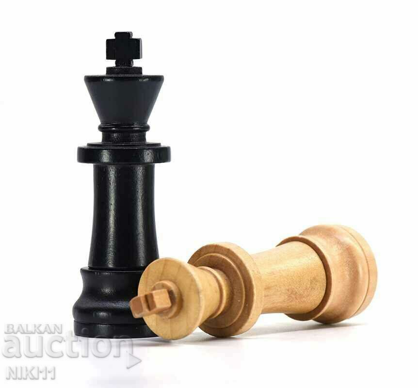 Unitate flash din lemn de 32 GB. sub forma unei piese de șah Rege