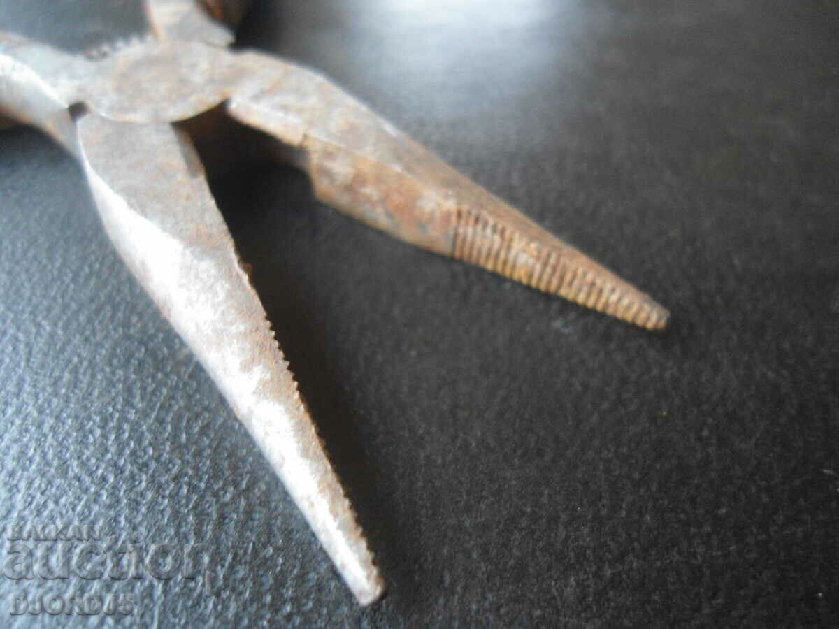 Auction Old little pliers Auction Old little pliers