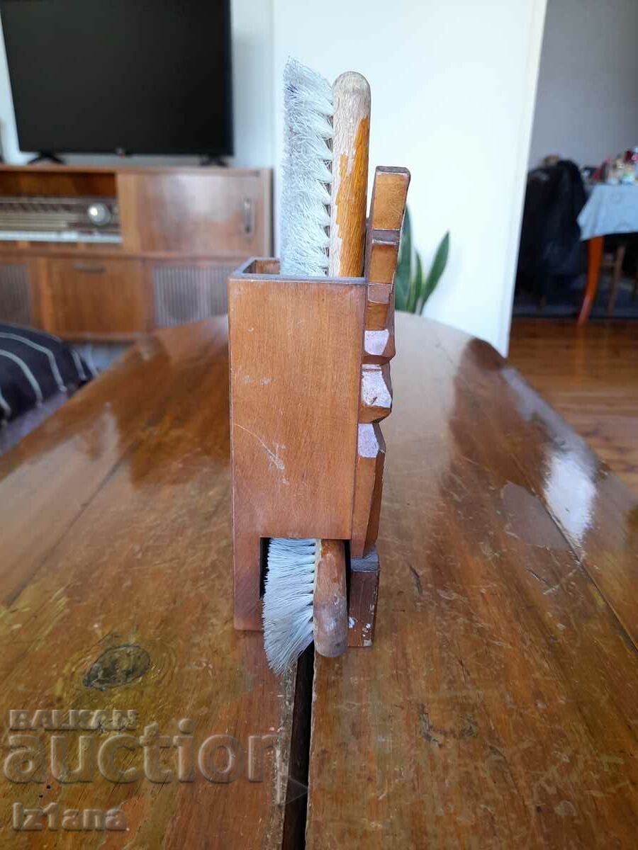 Old brush box with price 35.00 BGN | € 17.90 Old brush box with price 35.00 BGN | € 17.90
