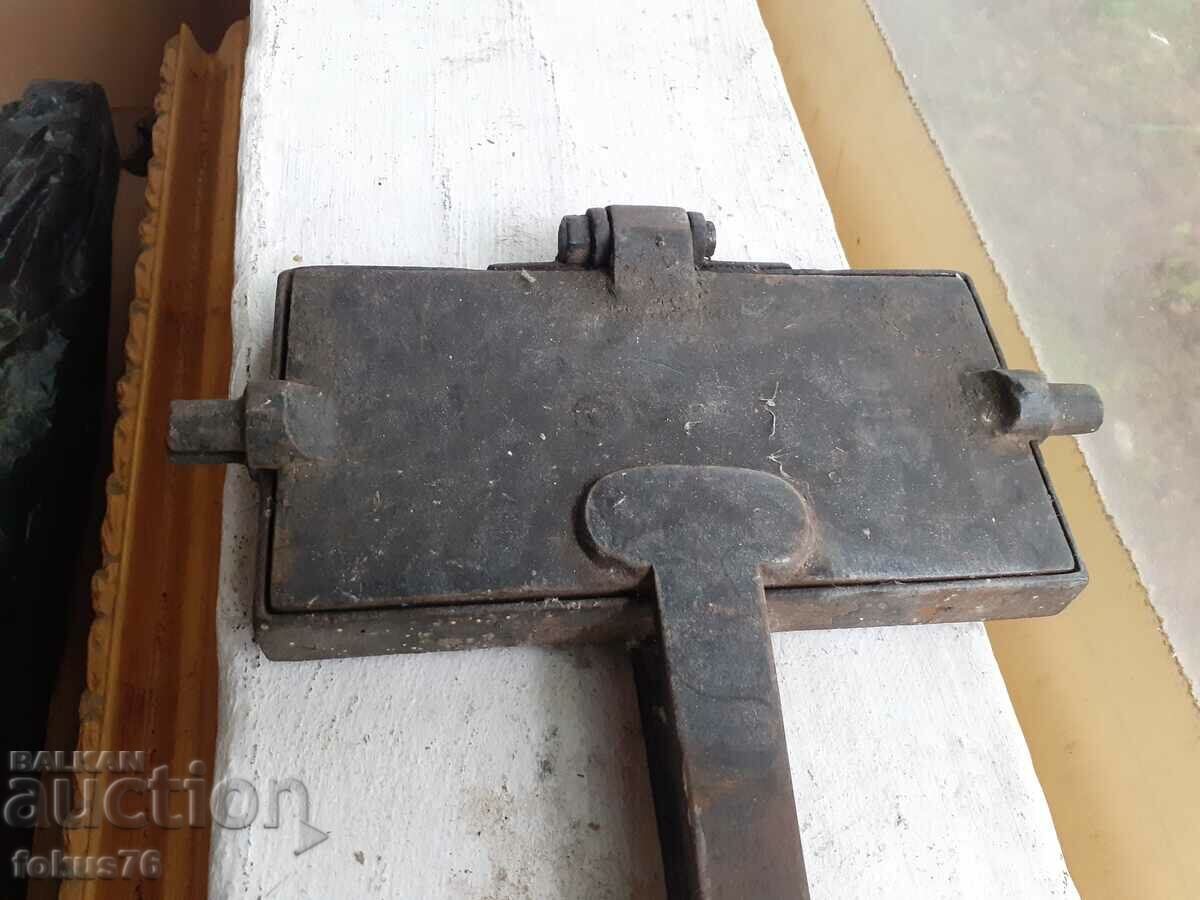 Old antique waffle iron with price 290.00 BGN | € 148.27 Old antique waffle iron with price 290.00 BGN | € 148.27
