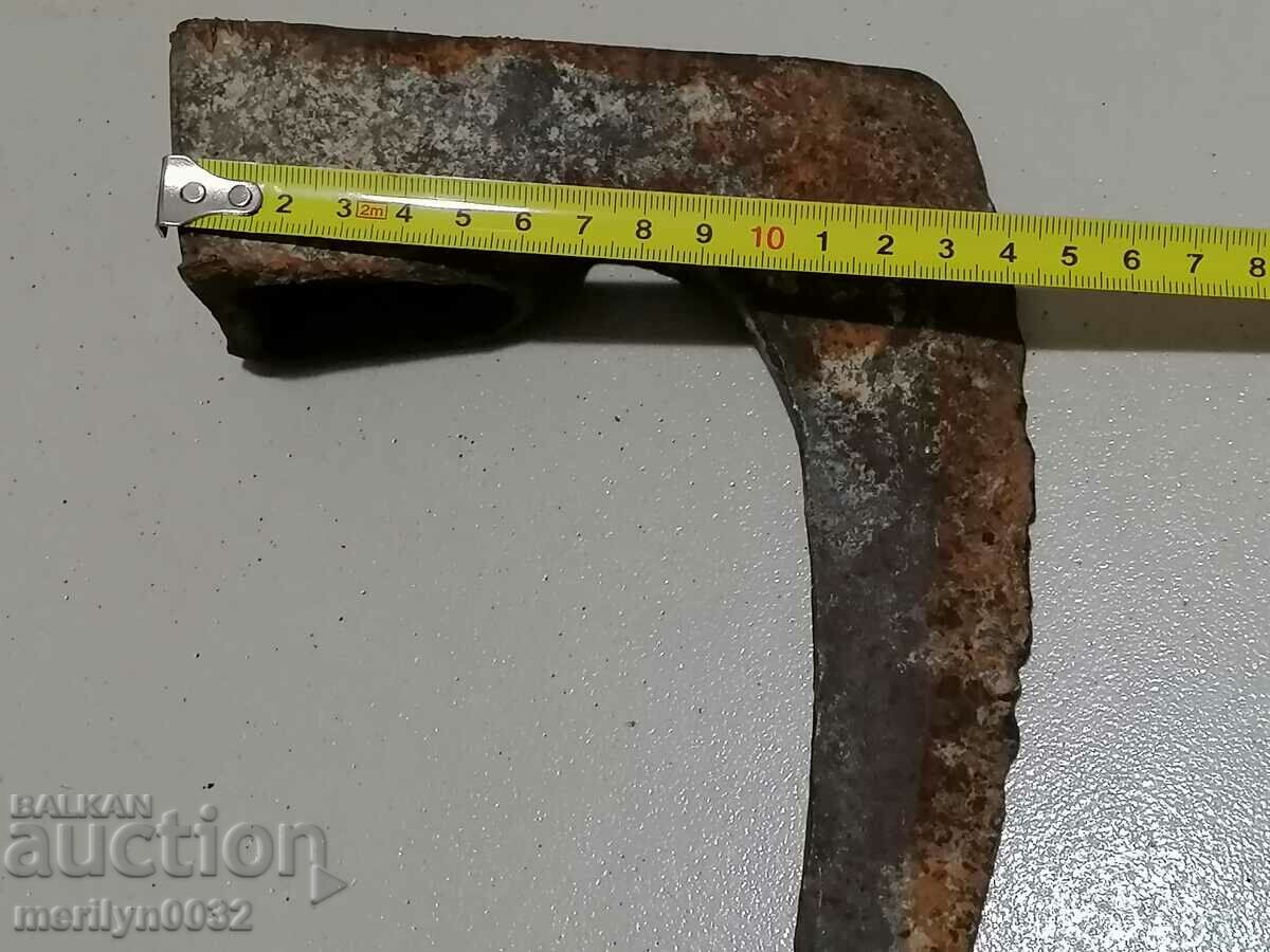 An old ax, a torso, a toothbrush wrought iron - 6