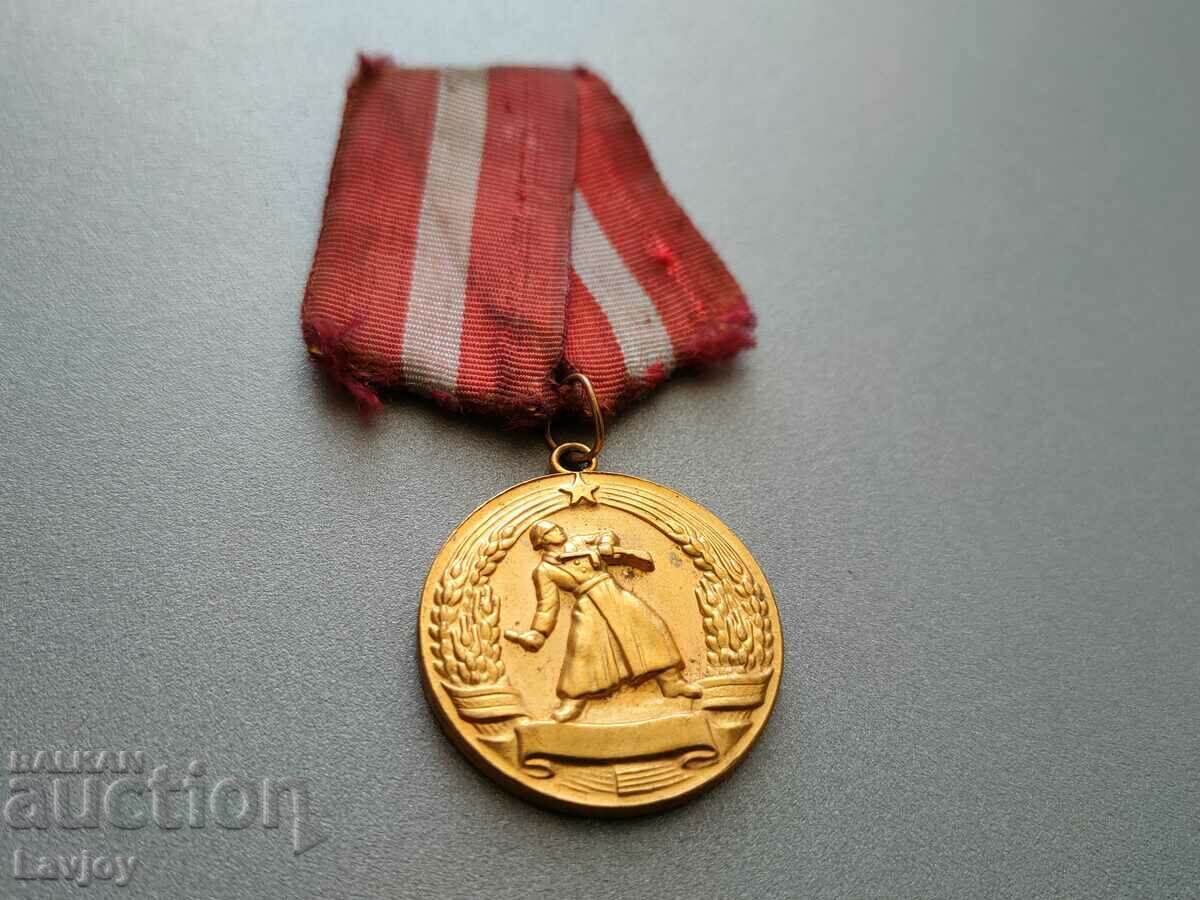 Медал за боева заслуга с цена 25.00 лв. | € 12.78 Медал за боева заслуга с цена 25.00 лв. | € 12.78