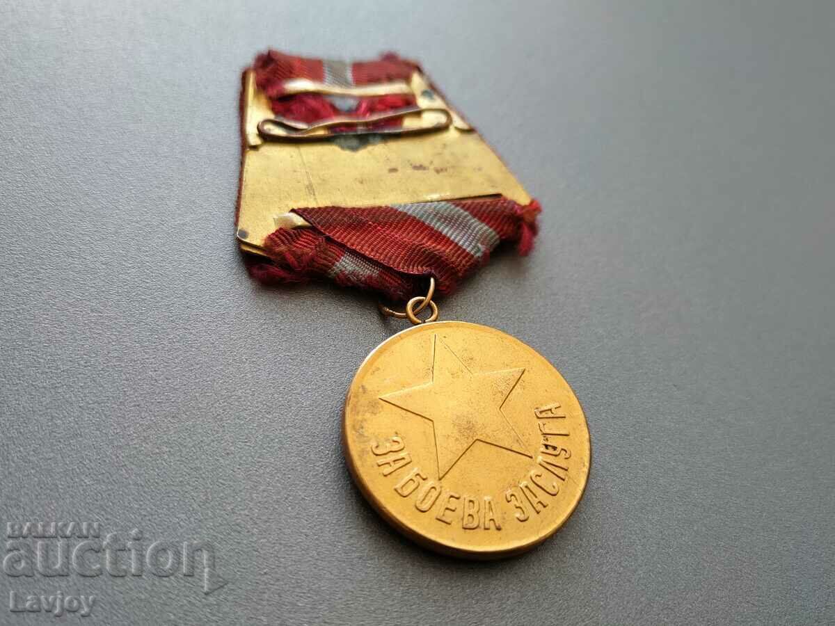 Доставка на Медал за боева заслуга Доставка на Медал за боева заслуга